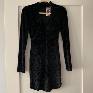 Black velvet long sleeve dress size small with tag